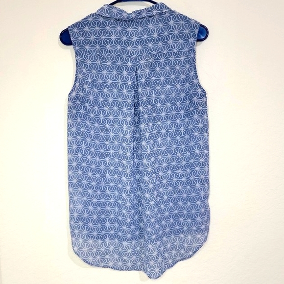H&M Breezy Semi-Sheer Sleeveless Button Front Blouse Women's 8 - Picture 2 of 5